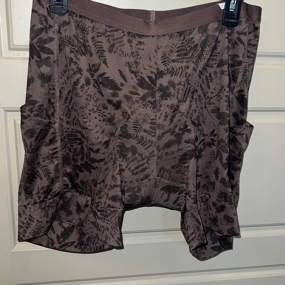 Size XL REI Cycling Shorts Adult Large Beige Floral Liner Padded Spandex